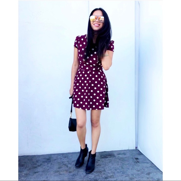 Welcome to my closet 😊 - Picture 4 of 8